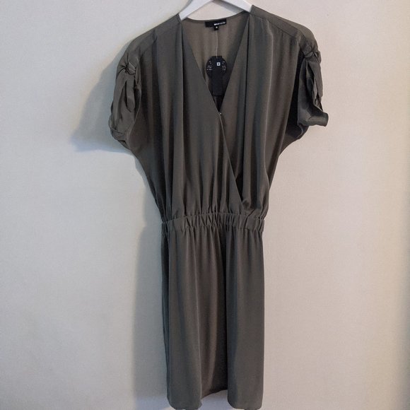 NWT LA Made Maya Silk Short Sleeve V Neck Dress Dusty Olive Size Medium - Picture 2 of 14